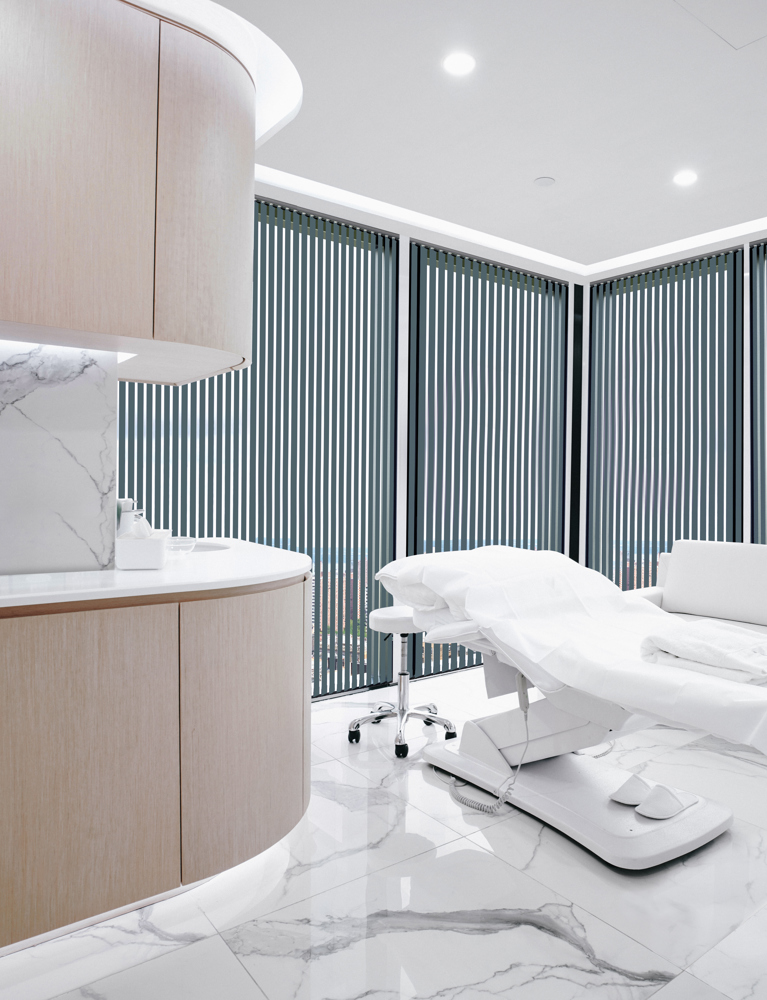 LL 2023 Commercial Vertical Guardian Indigo Dentist