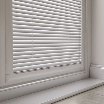 Perfect Fit Venetian Close Up